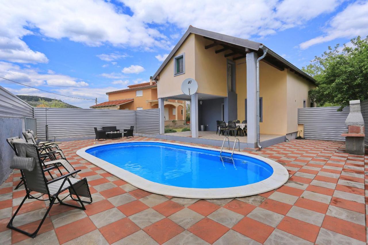 Holiday Home Lucija Sveti Filip i Jakov Exterior photo