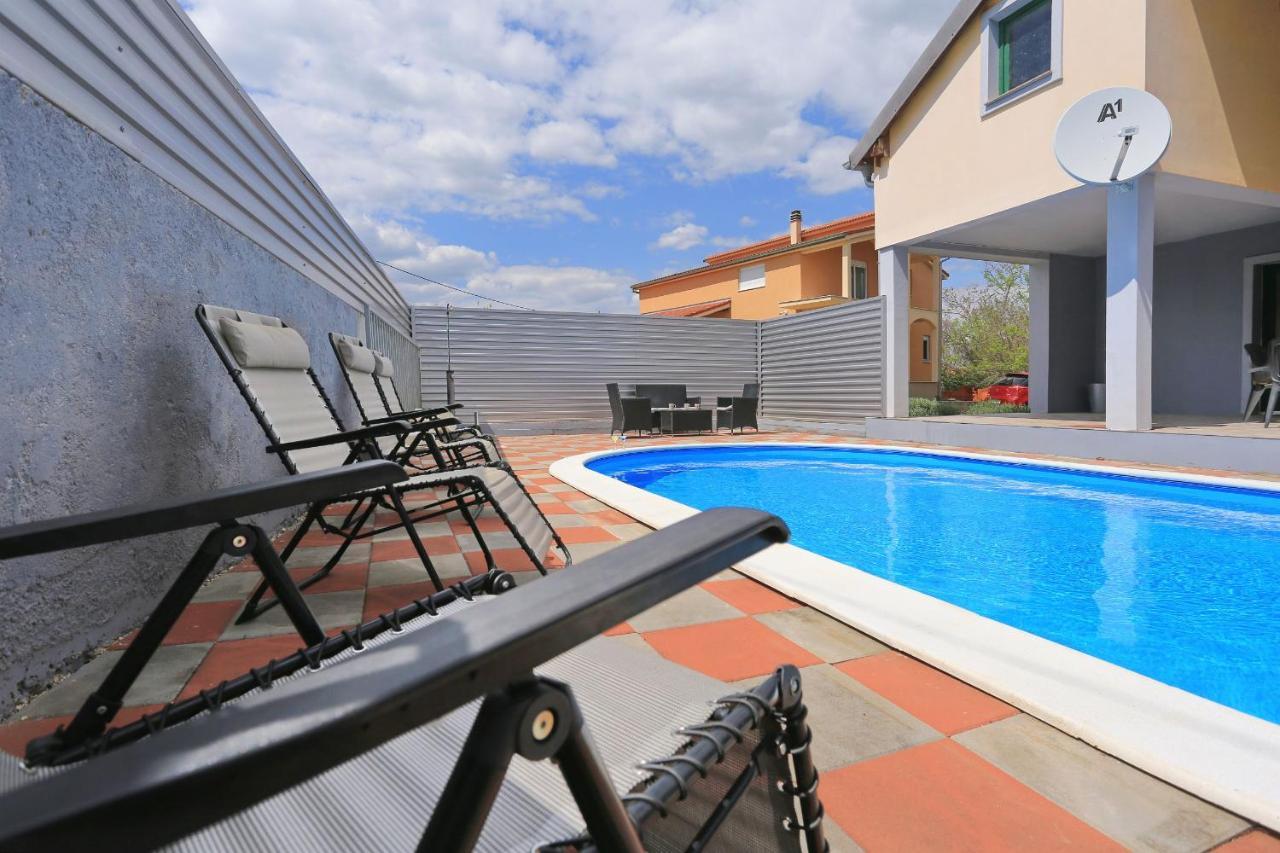 Holiday Home Lucija Sveti Filip i Jakov Exterior photo